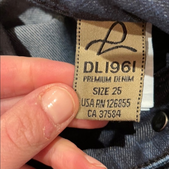 DL1961 “Cindy” Slim bootcut jean size 25 - Picture 8 of 8